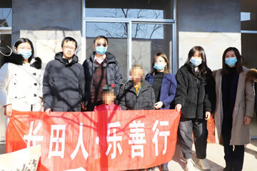 一處小屋 無(wú)限希望—團區委攜手長(cháng)田實(shí)業(yè)到捐建“希望小屋”走訪(fǎng)慰問(wèn)