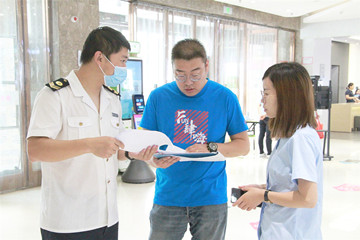 【長田動態(tài)】鞏固疫情防控成果 共筑全民免疫屏障—華百廣場切實執(zhí)行疫苗接種查驗工作