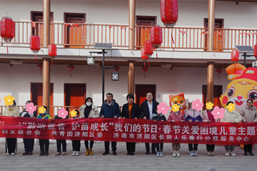 區婦聯(lián)、團區委、長(cháng)田人樂(lè )善行公益服務(wù)中心聯(lián)合開(kāi)展“把愛(ài)帶回家——‘聆聽(tīng)童音 護苗成長(cháng)’春節關(guān)愛(ài)困境兒童”主題活動(dòng)